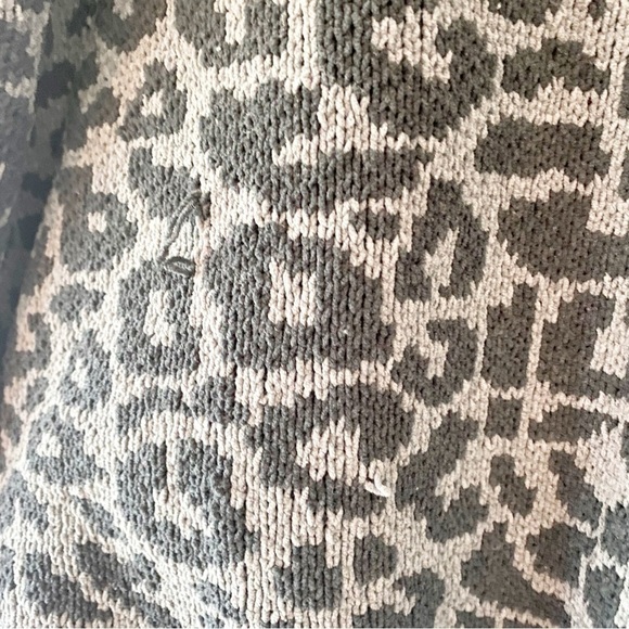 ABERCROMBIE & Fitch Cozy AF Leopard Print High Neck Pullover Sweater - Picture 8 of 8